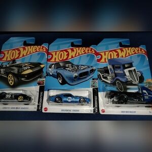 Lot of racecar Hotwheels + Transport truck